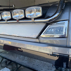 Applicazione in Acciaio Inox contorno faro superiore per Scania Next Generation Highline